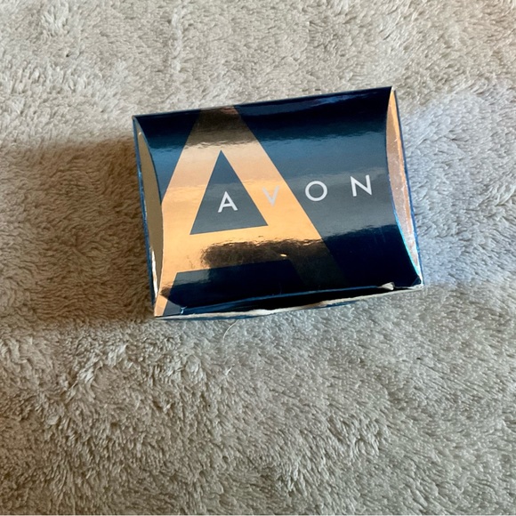 Classic Avon Pretty Pave Butterfly Ring - Picture 6 of 6